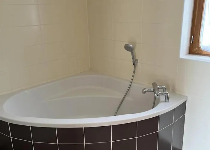 La Huzarde A Montbeugny Pour 4 Pers. Avec Animaux Admis Et Parking - Fr-1-489-599