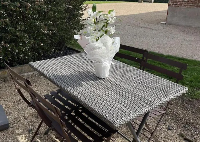 La Huzarde A Montbeugny Pour 4 Pers. Avec Animaux Admis Et Parking - Fr-1-489-599 Montbeugny