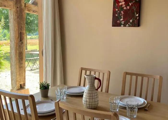 La Huzarde A Montbeugny Pour 4 Pers. Avec Animaux Admis Et Parking - Fr-1-489-599 * Montbeugny